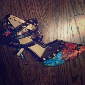 Wild Diva Floral gold studded shoes size 7.5